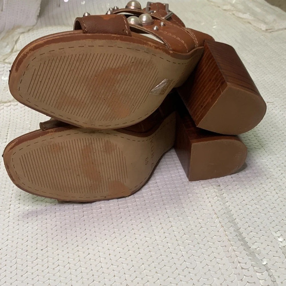 "KDB Block Heel Sandals with Pearl Embellishments:Size 6 1/2. Elegant Footwear!" - Picture 7 of 16